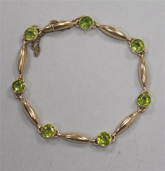 An Edwardian 15ct gold and peridot set bracelet, gross 9 grams.